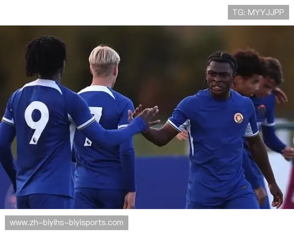 英超比赛时球员喝什么水?体能补给与饮水规范揭秘